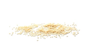 Beyaz arkaplanda susam tohumlarını kurut