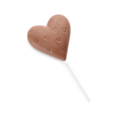 Çikolatadan yapılmış kalp şeklindeki lolipop beyaz, üst görünümde izole.