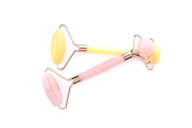 Beyaz arka planda farklı doğal yüz silindirleri, üst görünüm