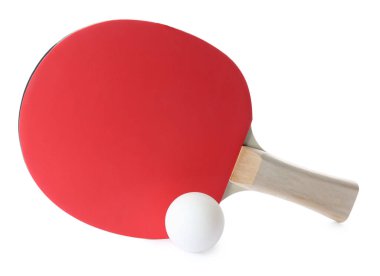Ping pong raketi ve topu beyaza izole edilmiş.