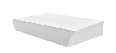 Beyaz üzerine izole edilmiş boş kağıt kağıtları yığını