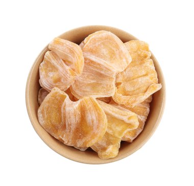 Lezzetli kurutulmuş meyve dilimleri beyaz kasede izole edilmiş, üst manzara.