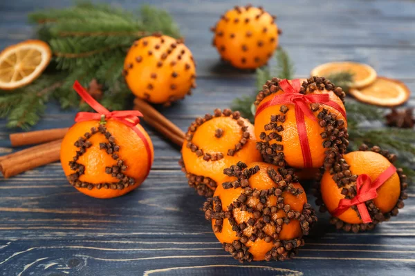 Pomander Balls Made Fresh Tangerines Cloves Blue Wooden Table — Stockfoto