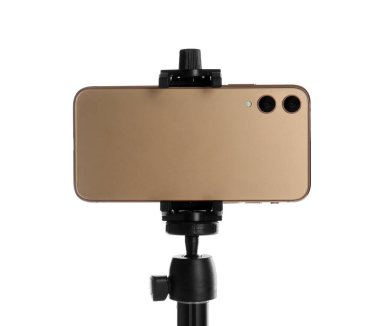 Akıllı telefon beyaz arkaplanda durmaya ayarlı