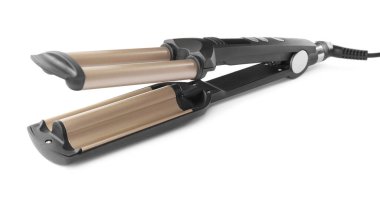 Modern üçlü saç maşası beyaza izole edilmiş.