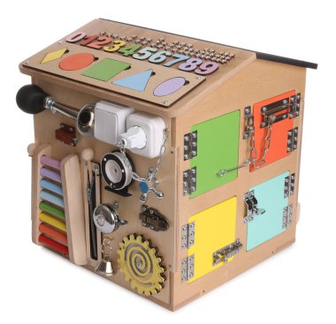 Beyaz tenli, kalabalık bir pansiyon. Bebek duyusal oyuncağı