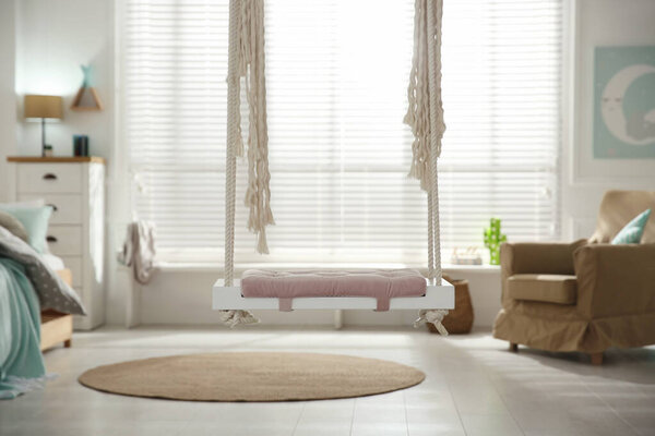 Стильные качели в детской комнате. Дизайн интерьера