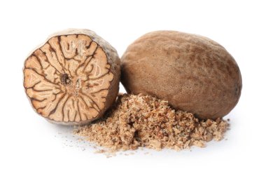 Izgara hindistan cevizi ve tohumlar beyaza izole edilmiş.