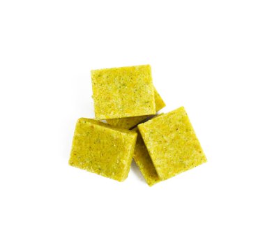 Beyaz arka planda Bouillon küpleri, üst manzara