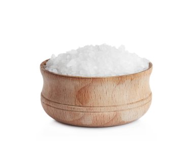 Beyaza izole edilmiş kasedeki doğal tuz.