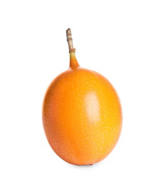 Lezzetli sarı çarkıfelek meyvesi beyaza izole edilmiş.