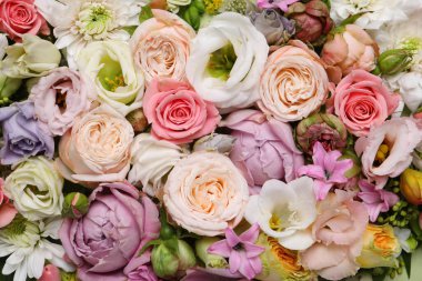 Arka plan olarak güzel çiçek kompozisyonu, üst görünüm