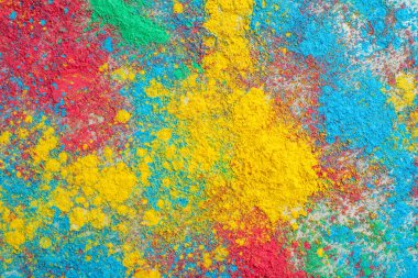 Arka plan olarak renkli pudra boyaları, üst manzara. Holi festivali
