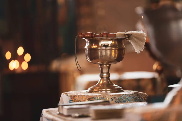 Vaso Argento Con Acqua Santa Pennello Basamento Chiesa Spazio Testo — Foto Stock