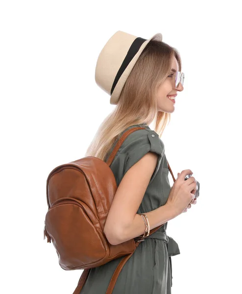 Mulher Feliz Com Mochila Câmera Fundo Branco Viagem Verão — Fotografia de Stock