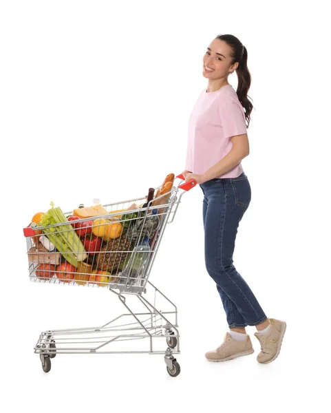 Mujer Feliz Con Carrito Compras Lleno Comestibles Sobre Fondo Blanco —  Fotos de Stock