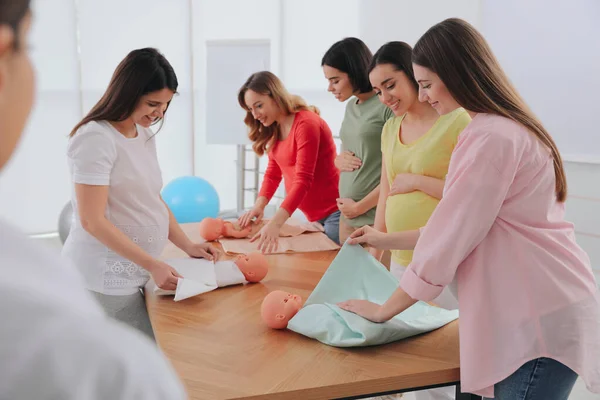 Pregnant Women Learning How Swaddle Baby Courses Expectant Mothers Indoors — Stock Photo, Image