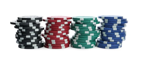 Πλαστικά Τσιπ Καζίνο Στοιβάζονται Λευκό Φόντο Παιχνίδι Πόκερ — Φωτογραφία Αρχείου