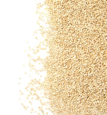 Beyaz arkaplanda ham kinoa, üst görünüm