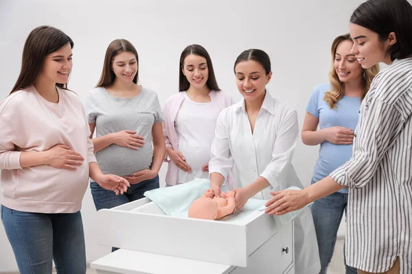 Pregnant Women Learning How Swaddle Baby Courses Expectant Mothers Indoors — Stock Photo, Image