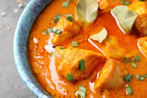 Bol Délicieux Curry Poulet Sur Table Gros Plan — Photo