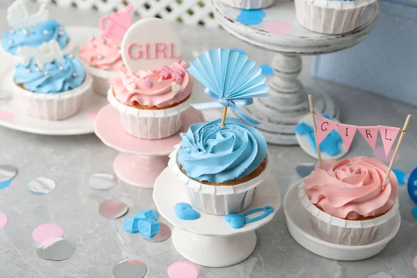 Deliciosos Cupcakes Con Crema Azul Claro Rosa Para Baby Shower —  Fotos de Stock