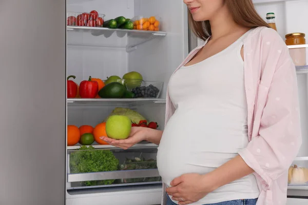 Young Pregnant Woman Apple Fridge Home Closeup Healthy Eating — Stock Photo, Image