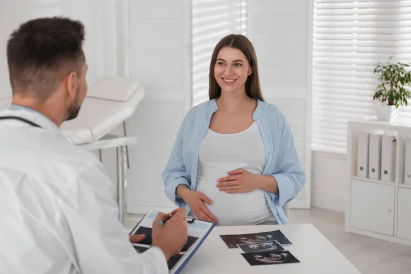 Pregnant Woman Having Appointment Gynecologist Office — Stock Photo, Image