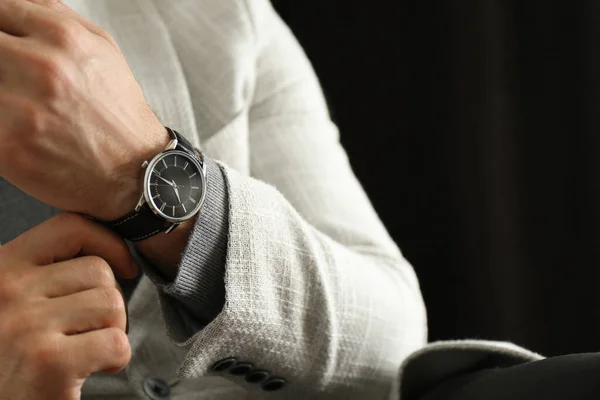 Businessman Luxury Wrist Watch Black Background Closeup — Stock Photo, Image