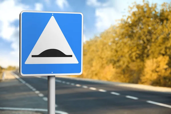 Sign Speed Bump Asphalt Road Outdoors — Stock Photo, Image