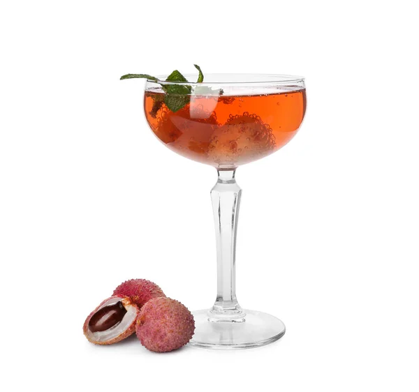 Cocktail Litchi Con Frutta Fresca Menta Fondo Bianco — Foto Stock