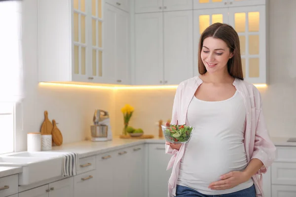 Young Pregnant Woman Vegetable Salad Kitchen Space Text Healthy Eating — Stock Photo, Image
