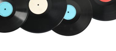 Beyaz arkaplanda vinil plaklar, üst görünüm