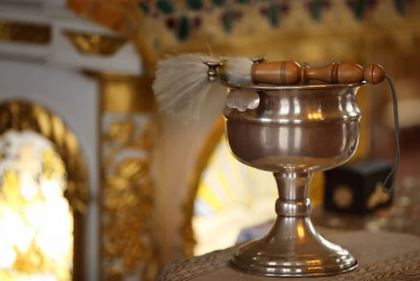 Recipiente Plata Con Agua Bendita Pincel Pie Iglesia Espacio Para — Foto de Stock