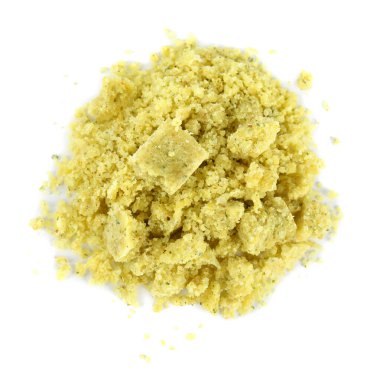 Beyaz arka planda Aromatik parçalanmış bulyon küpü, üst görünüm