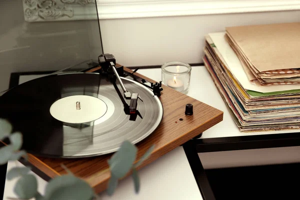 Mesa Giratória Elegante Com Registro Vinil Mesa Dentro Casa — Fotografia de Stock