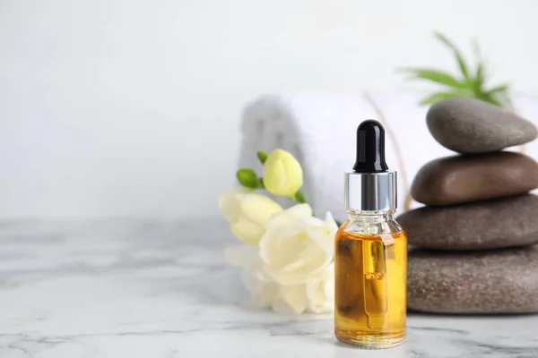Bottle Essential Oil White Marble Table Space Text Spa Product — Stock Photo, Image
