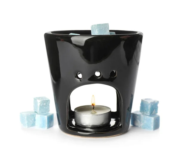 Elegante Lámpara Aroma Con Cubos Cera Esenciales Sobre Fondo Blanco — Foto de Stock