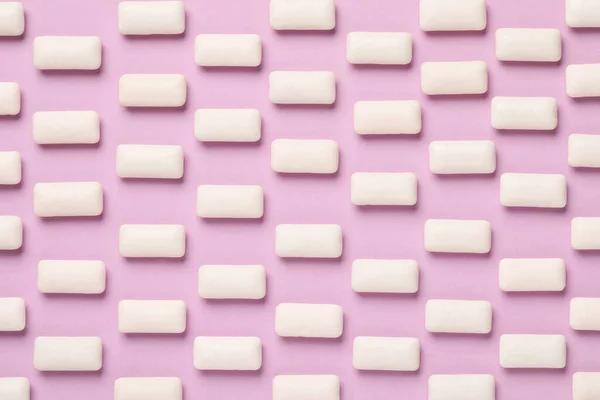 Veel Kauwgom Stukken Roze Achtergrond Plat Gelegd — Stockfoto