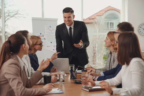 Podnikatelé Kteří Mají Schůzi Úřadu Management Consulting — Stock fotografie