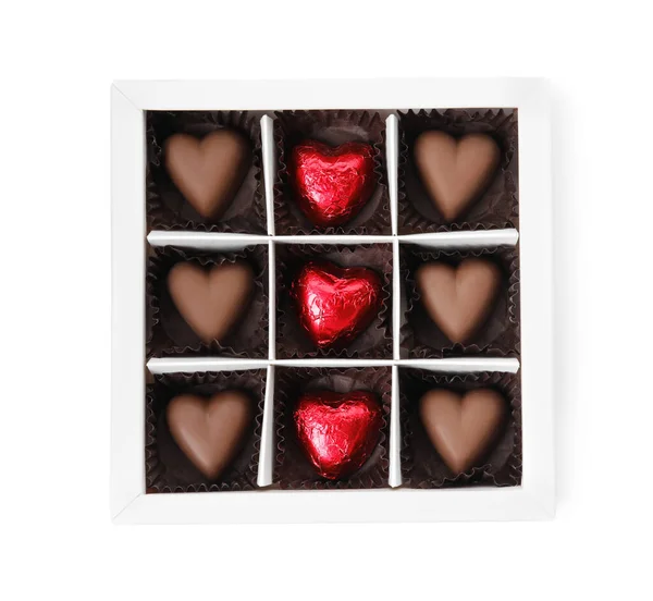 Leckere Herzförmige Schokoladenbonbons Schachtel Isoliert Auf Weiß Ansicht Von Oben — Stockfoto