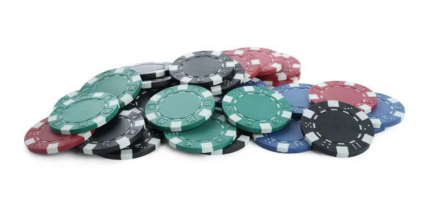 白い背景にカジノポーカーチップの山 — ストック写真