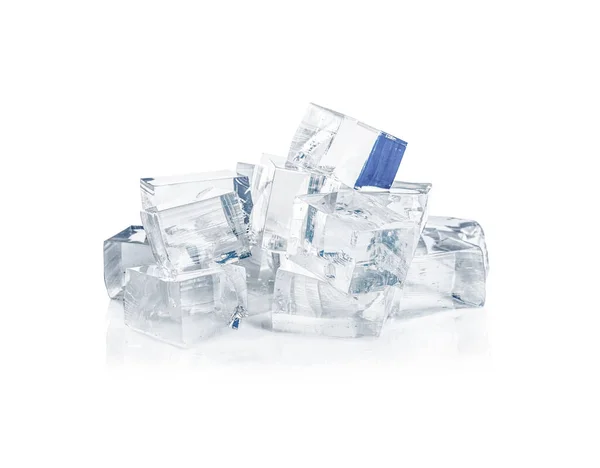 Kristallklare Eiswürfel Auf Weißem Hintergrund — Stockfoto