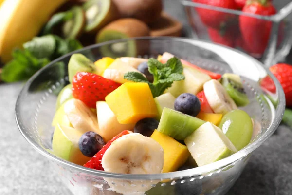 Delicious Fresh Fruit Salad Bowl Table Closeup — Stock Photo, Image