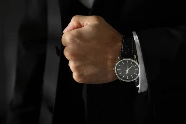 Businessman Luxury Wrist Watch Blurred Background Closeup — Stock Photo, Image