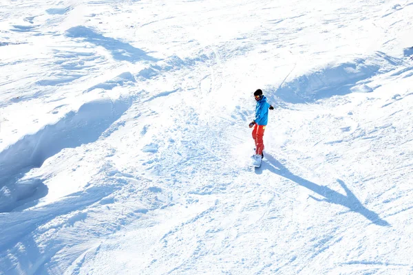 Manlig Skidåkare Skidorten Vintersemester — Stockfoto