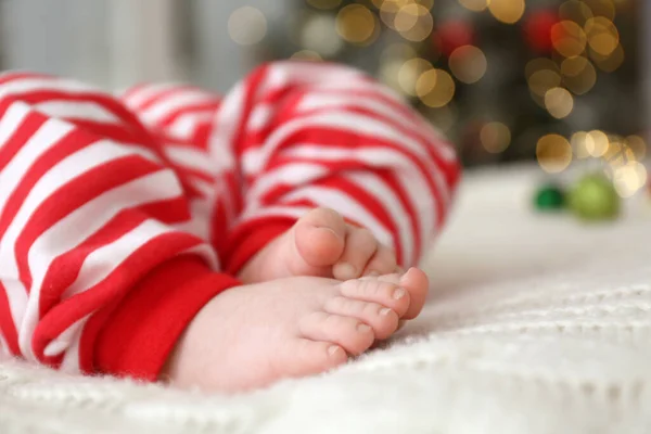 Cute Little Baby Kocu Pokoju Urządzone Boże Narodzenie Zbliżenie — Zdjęcie stockowe