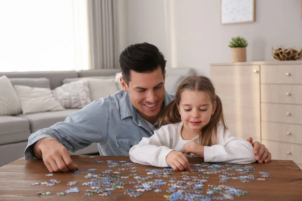 Man His Little Daughter Playing Puzzles Home — Stock Photo, Image