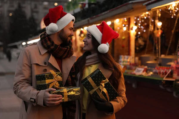 Lovely Couple Christmas Presents Winter Fair — Stock Photo, Image