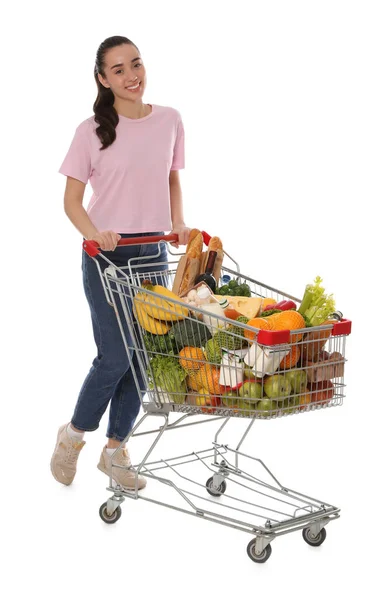 Mujer Feliz Con Carrito Compras Lleno Comestibles Sobre Fondo Blanco —  Fotos de Stock